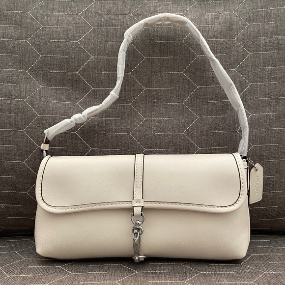 Coach Restored Hamptons Bag - Picture 2 of 9